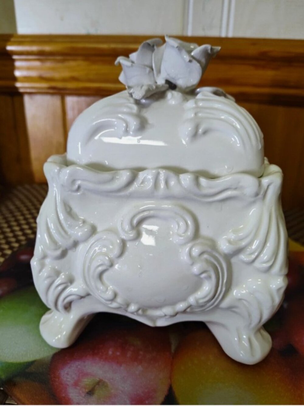 Vintage Paul's Product White Ceramic Fouted Trinket Box With Lid Made in Japan